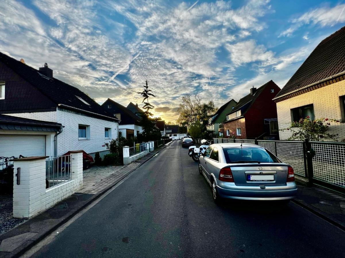 Praktisches Zimmer Im Grossen Haus Mit Garten Düsseldorf Zewnętrze zdjęcie