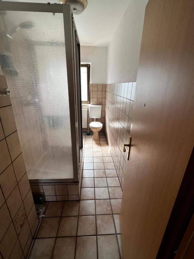 Praktisches Zimmer Im Grossen Haus Mit Garten Düsseldorf Zewnętrze zdjęcie