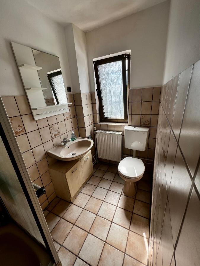 Praktisches Zimmer Im Grossen Haus Mit Garten Düsseldorf Zewnętrze zdjęcie
