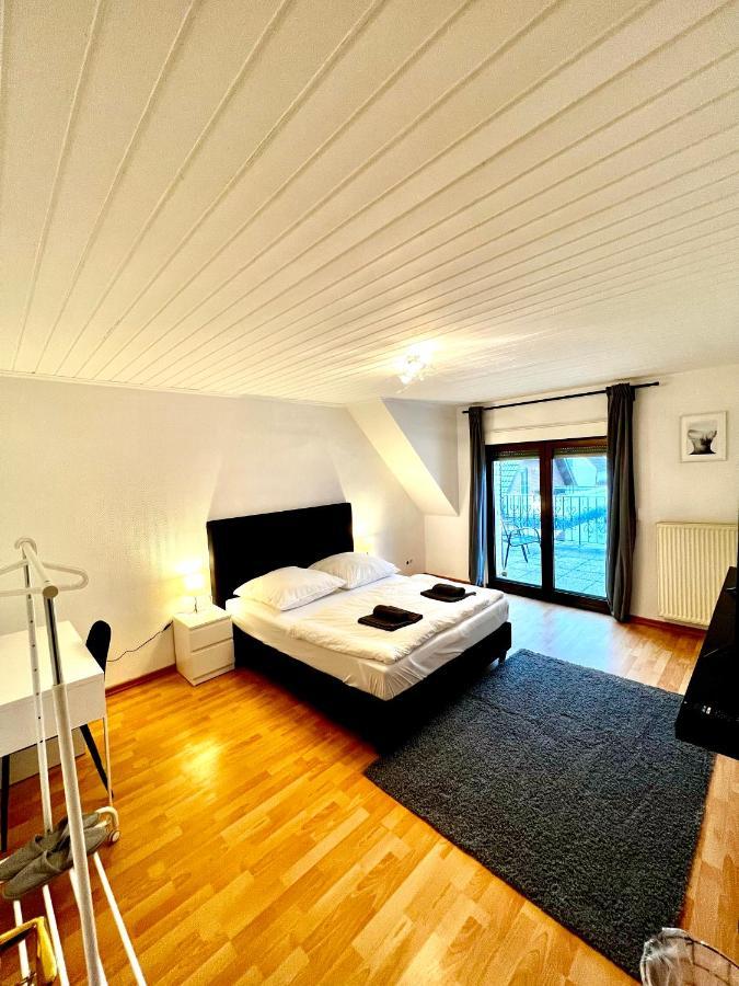 Praktisches Zimmer Im Grossen Haus Mit Garten Düsseldorf Zewnętrze zdjęcie