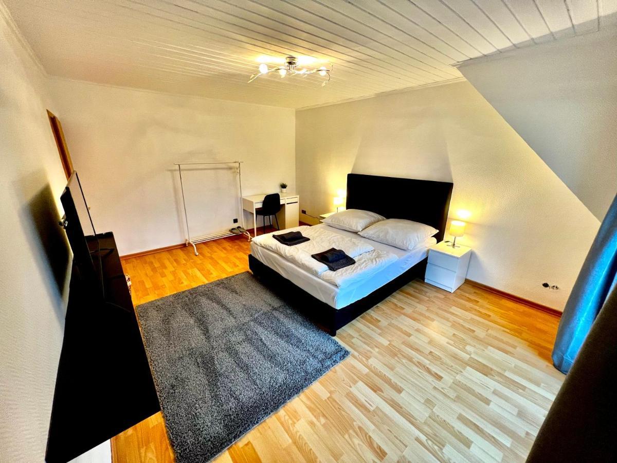 Praktisches Zimmer Im Grossen Haus Mit Garten Düsseldorf Zewnętrze zdjęcie